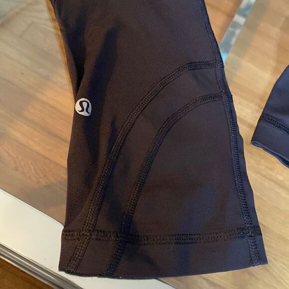 Lululemon Capri workout leggings, SoulCycle, size 4, skull - Picture 8 of 10